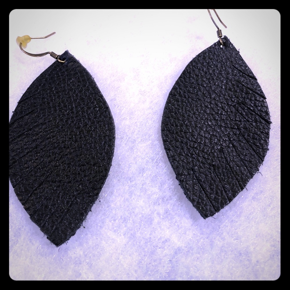 Magnolia Black Leaf Earrings